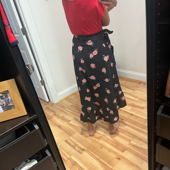 H&M Wrap Skirt - Picture 2 of 6